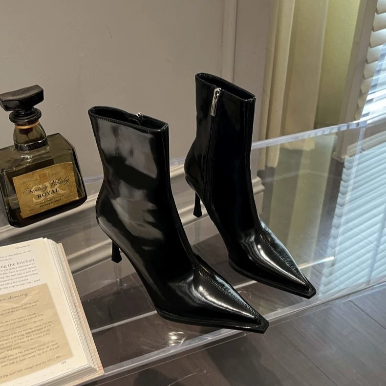 2024 осенние остроконечные лакированные модные тонкие короткие сапоги женские европейские и американские стальные молнии