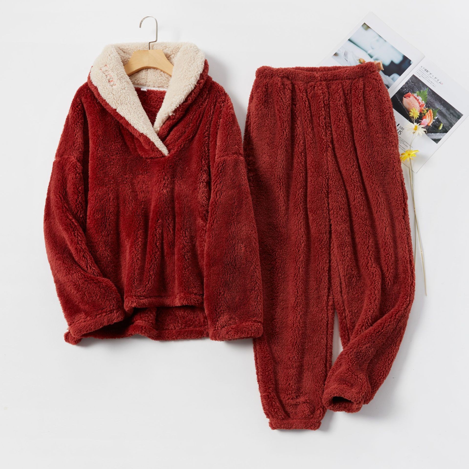 Damen-Winterpyjama für Damen, Korallensamt-Pyjama, Flanell-Revers-Set, verdickte Hauskleidung für Paare_voghion.com