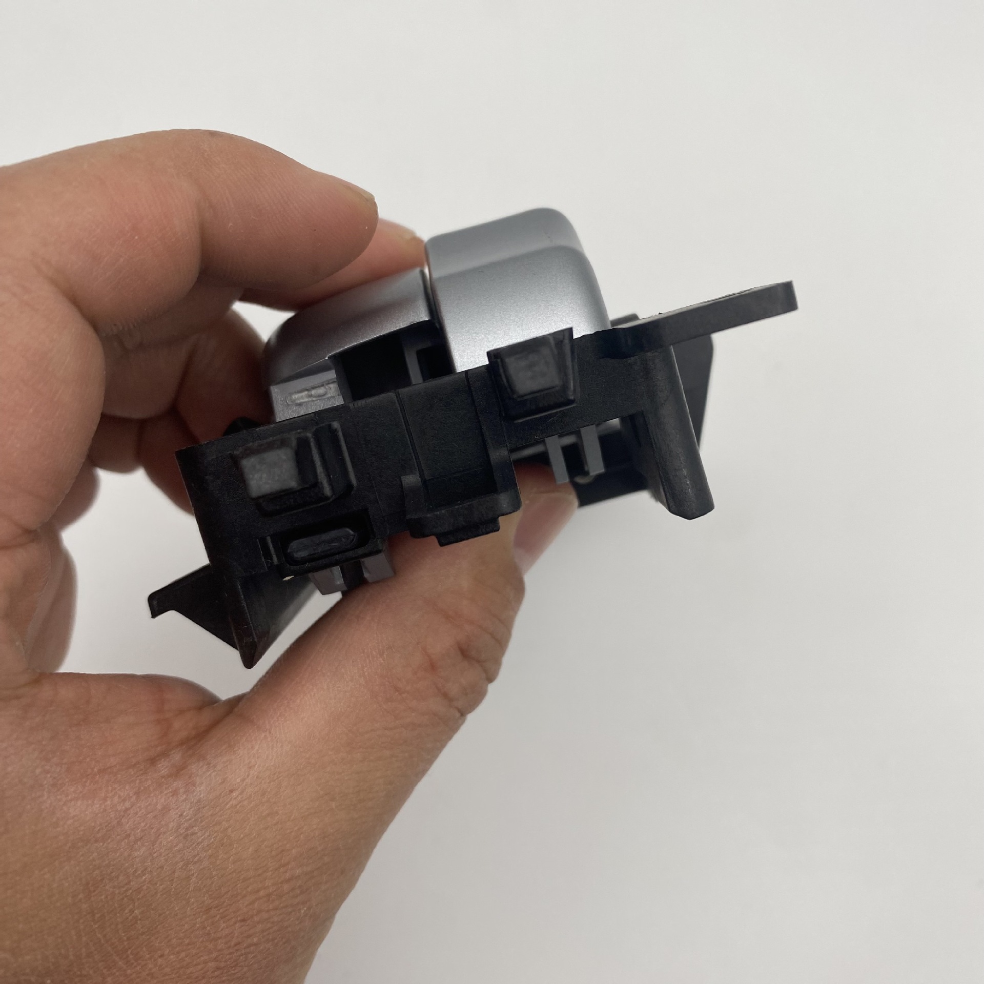 82620-1X000 Is Suitable for Modern Interior Armrests, Door Handles, and Car Interior Handles 826201X000