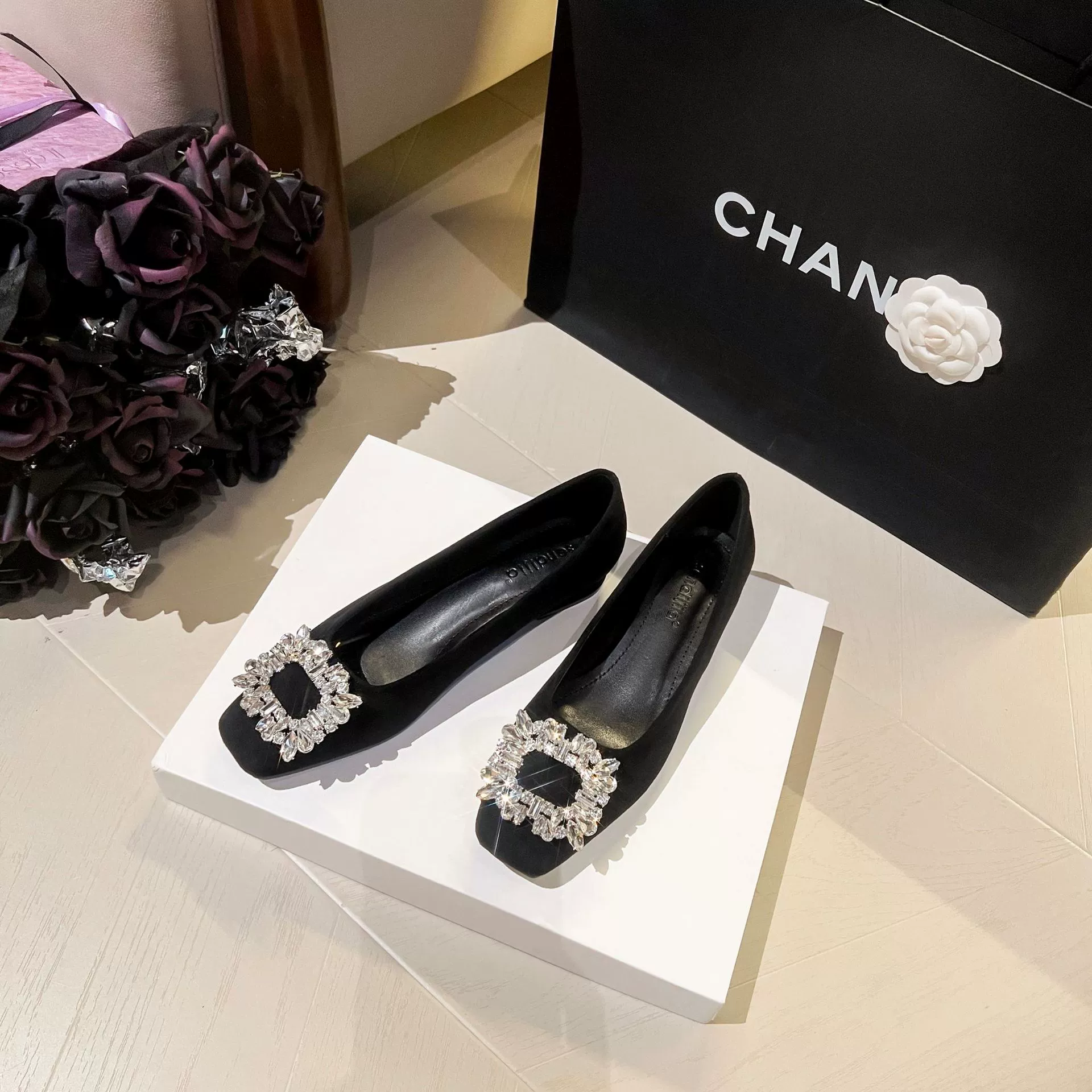 Sendi Ga французские стразы квадратные пряжки неглубокие туфли одиночные туфли женщины 2024 новый темперамент на каблуках модные плоские туфли