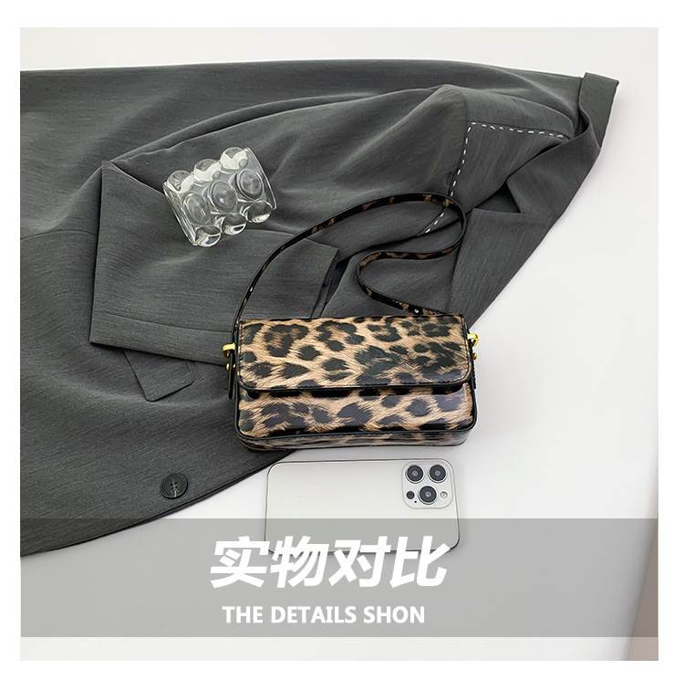 The 2024 new Korean-style fashionable leopard print individual women's single-shoulder crossbody underarm bag is now available. This year, simplicity is in vogue undefined