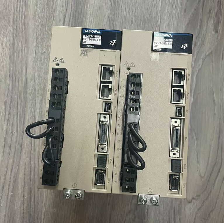 全新原装YASKAWA安川 SGDV-120A11A008000  伺服驱动器电机欢迎询