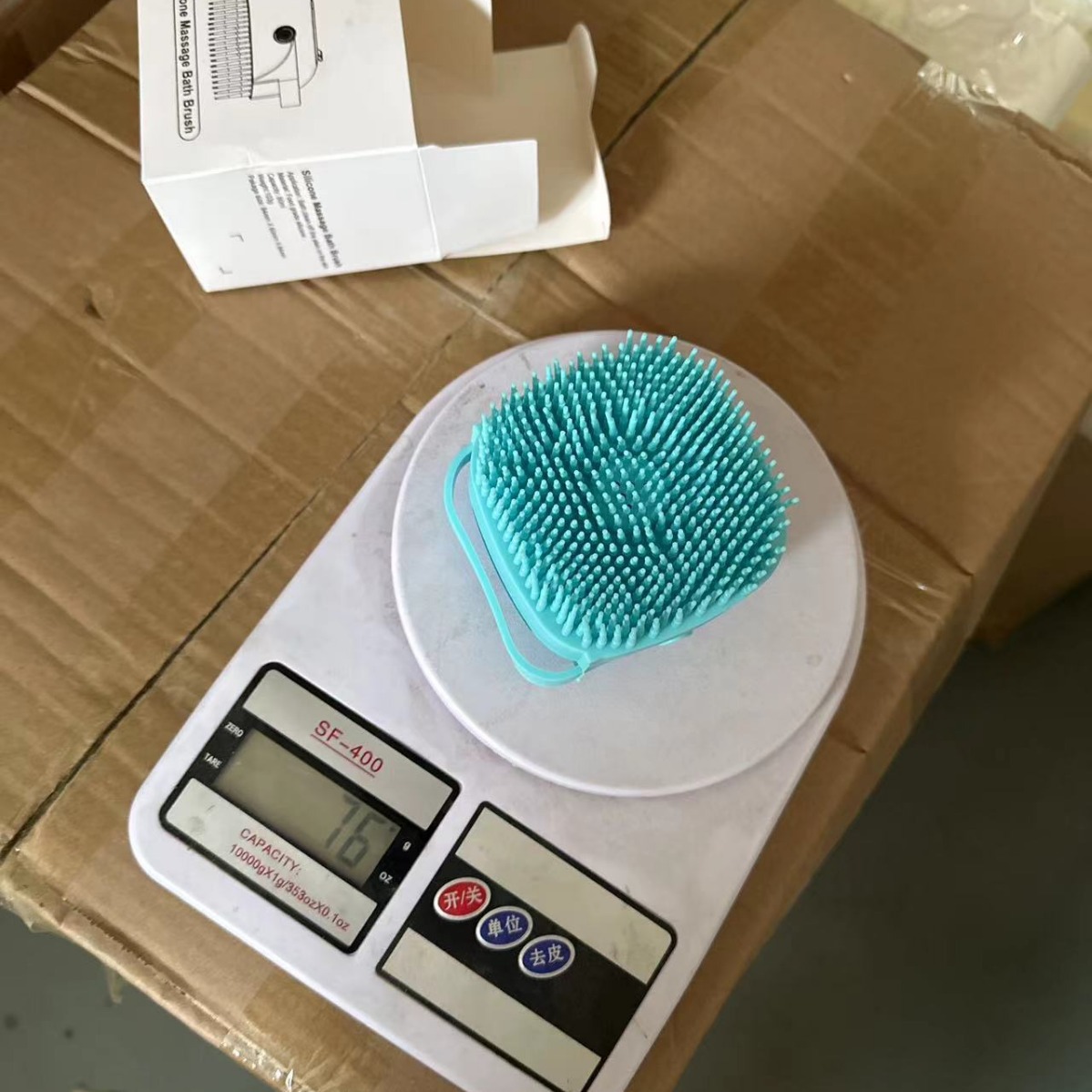 Cepillo de baño multifunción con dispensador de jabón