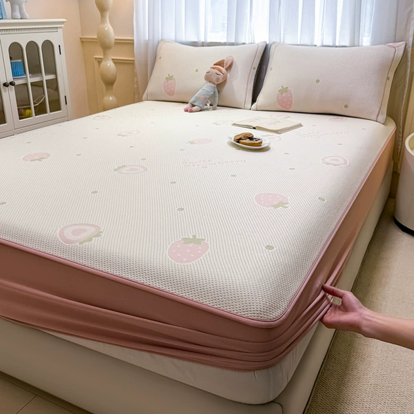 Fitted Sheet - Strawberry Shortcake - Light Pink