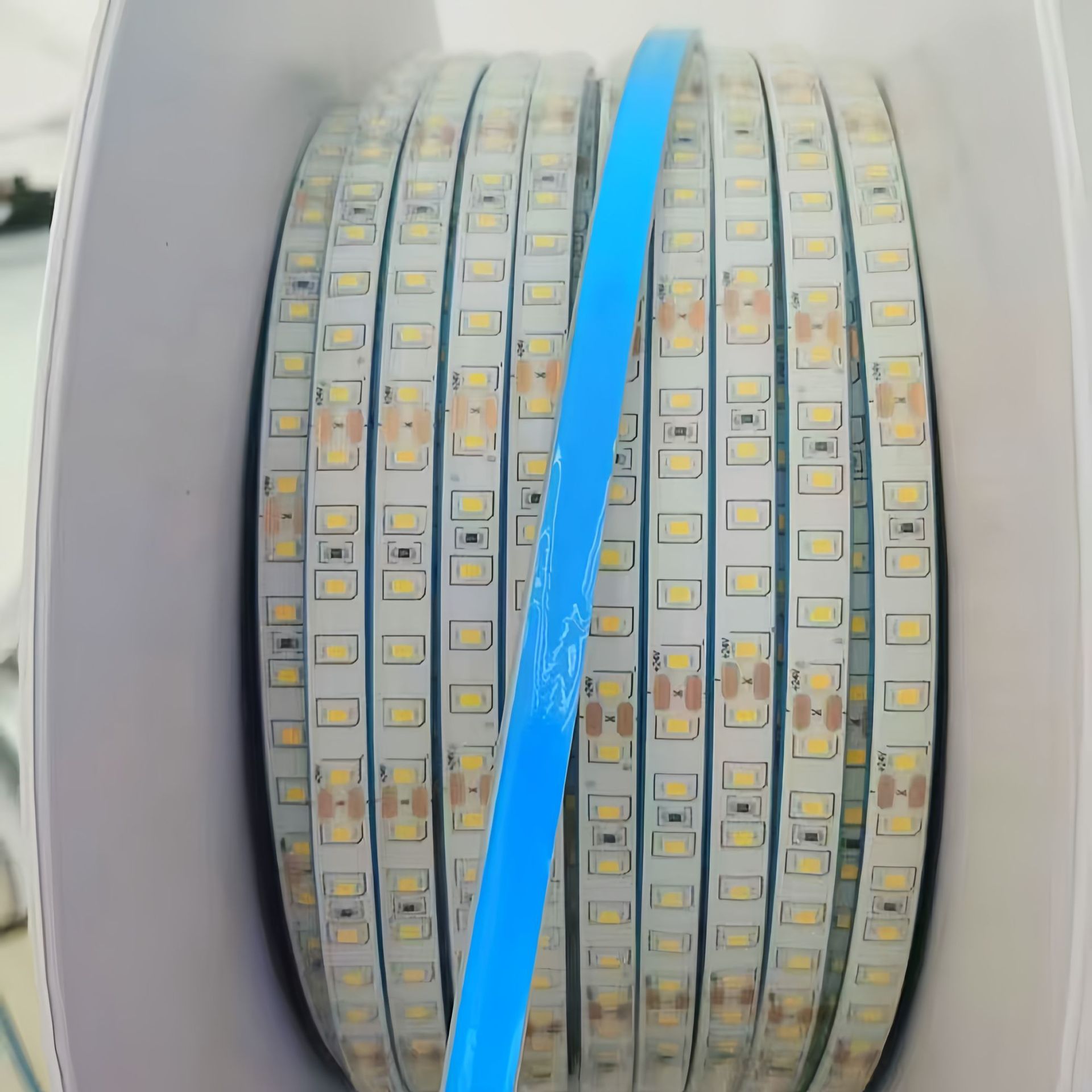 24V2835 proyecto 120 luces al aire libre a prueba de agua tira de luz revestida de plástico sólido IP68 tira de luz de bajo voltaje 100 m fabricante