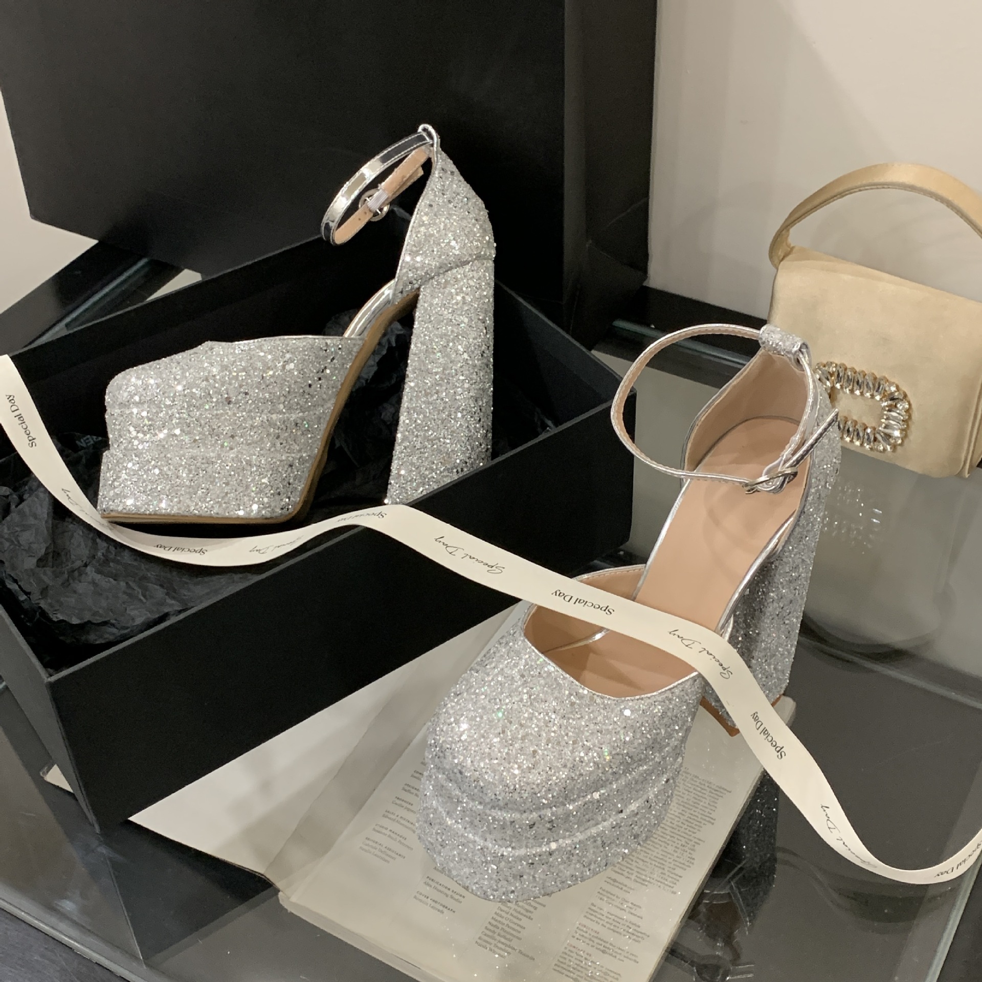 Sandal cao gót nữ mũi vuông khóa ngang gót 15 cm — Màu bạc chi tiết 8