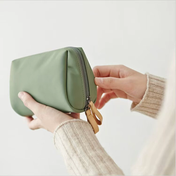 2025韩版口红化妆包风超火简约可爱少女心小便携手拿随身化妆品收