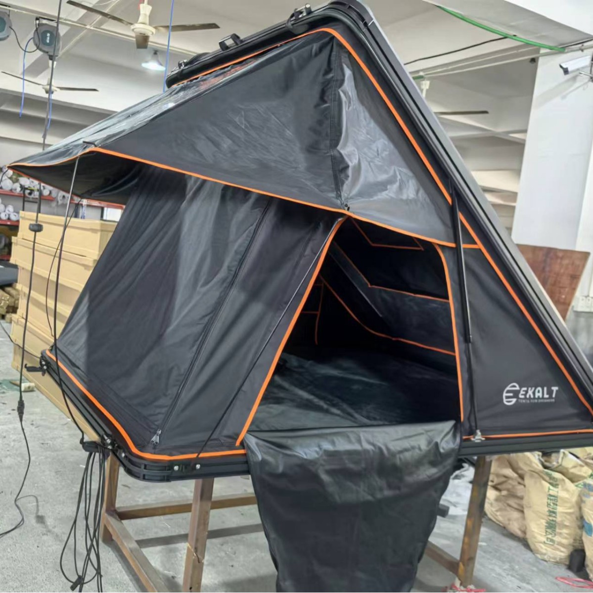 Triángulo de aleación de aluminio de cinco lados con algodón aislante, algodón a prueba de viento, algodón aislante de techo, campamento libre