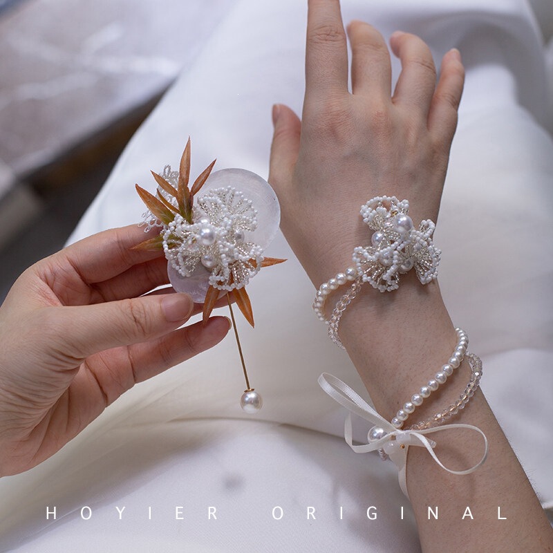 Original Design by Hua Yi: Korean-Style Wedding Groom's Boutonniere, Bride's Bracelet, Bridesmaid Wrist Flower Original Design by Hua Yi: Korean-Style Wedding Groom's Boutonniere, Bride's Bracelet, Bridesmaid Wrist Flower