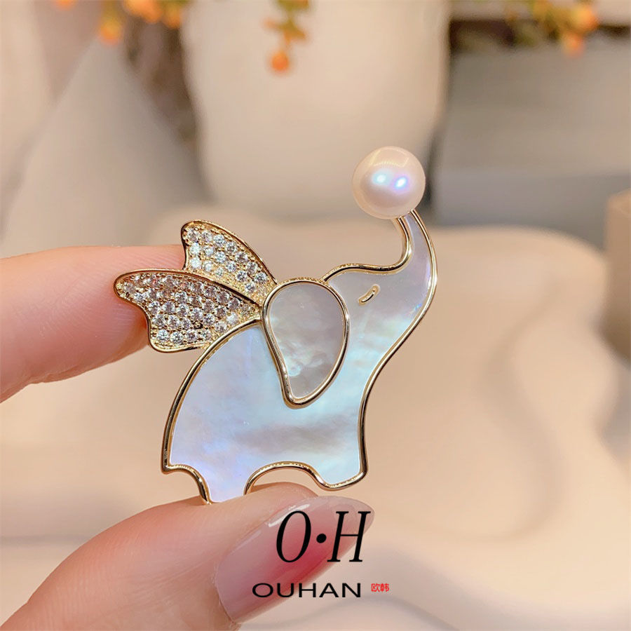 Fritillaria natural Flying elefante broche broche japonesas y coreanas adorables animales broche de ropa accesorios de venta caliente