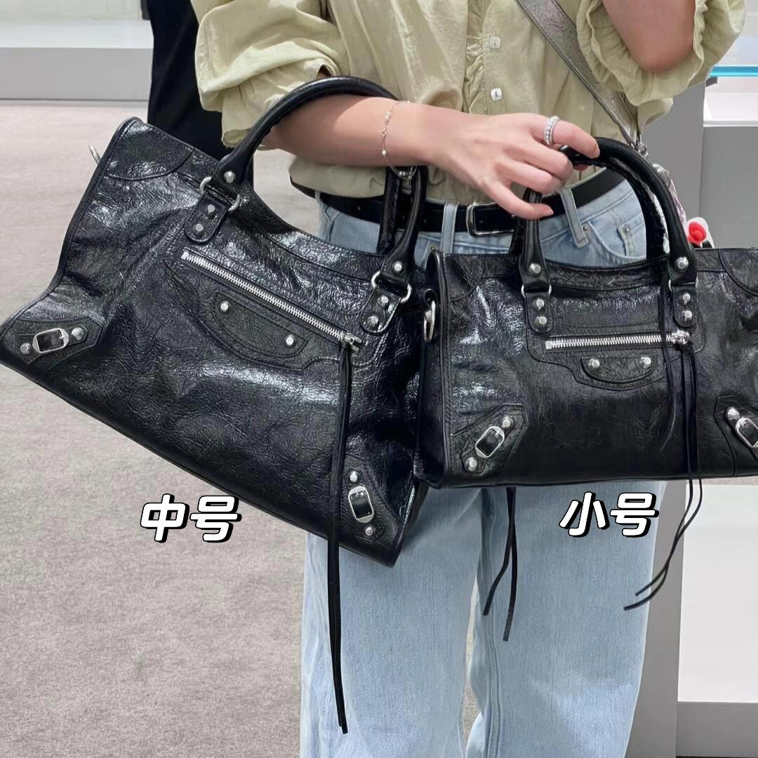 Paris New Style Ins Studded Motorcycle Bag, Spicy Girl High-End Large Capacity Shoulder Crossbody Handbag Pillow Bag - Thumbnail 4