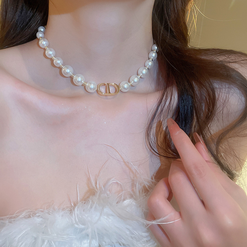 Collar de perlas con lazo de flor con cuentas francesas Elegante cadena de clavícula con sentido de alta gama retro ligero decoración de lujo femenino