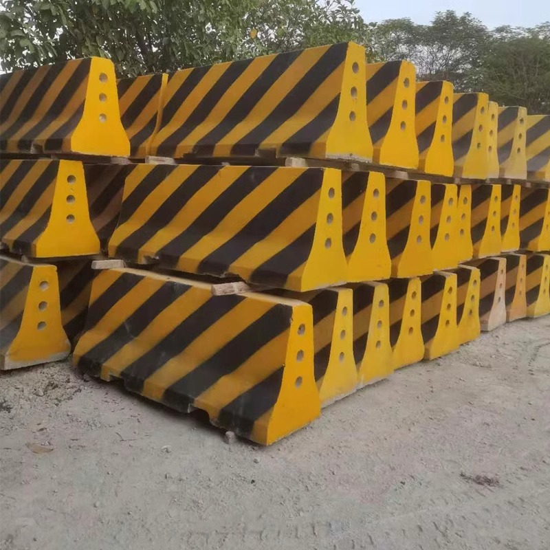 福建福州水泥隔离墩夜间警示墩可视性强道路施工区域本地批发
