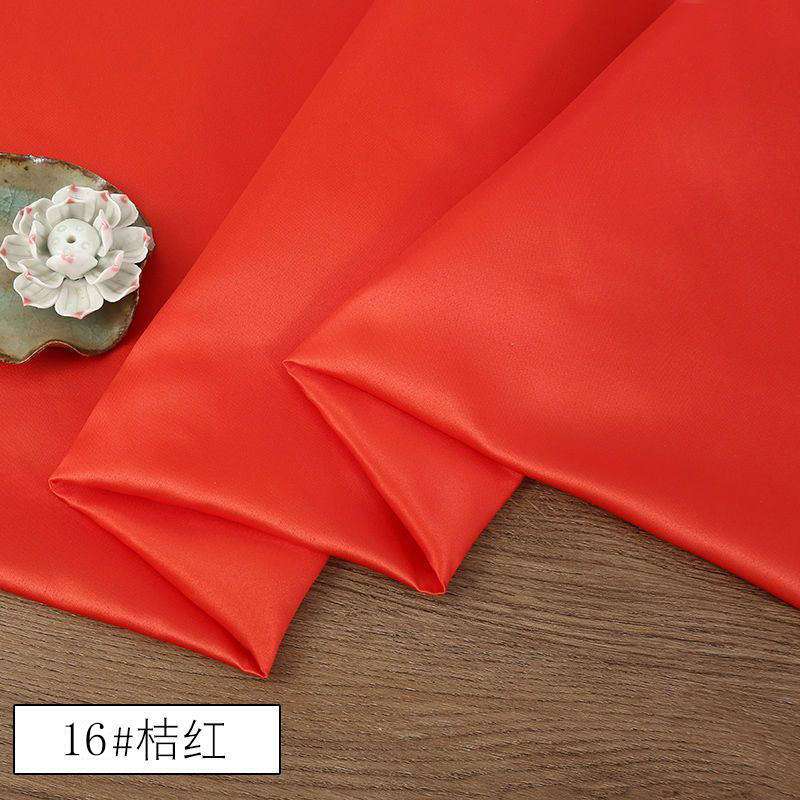 現物は高級なサテン生地のチャイナドレスを提供しています。|undefined