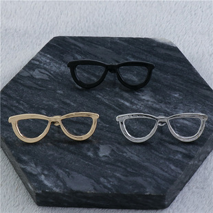 Korean Style New Simple Glasses Brooch for Men and Women Collar Corner Pin Buckle Short Pin Style Suit Corsage Small Pin Manufacturer Wholesale