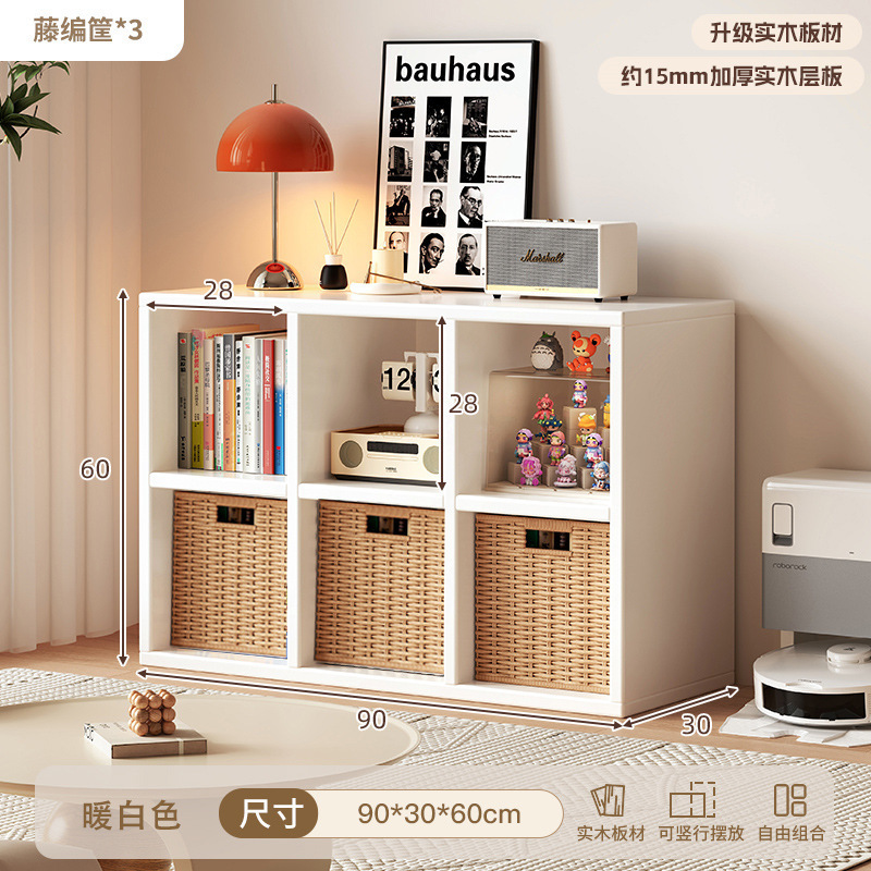 ソファの横にある無垢材の収納ラック、チェック柄のキャビネット、リビングルームの床置き収納キャビネット、多層収納キャビネット、ローキャビネット、ディスプレイ本棚|undefined