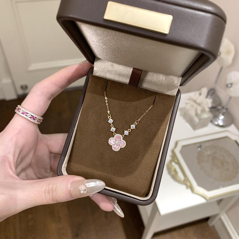 「Qimeng Tianying」ヴィンテージ中古桜ピンクマザーオブパール四つ葉のクローバーネックレスレディースライト高級鎖骨チェーン卸売|undefined