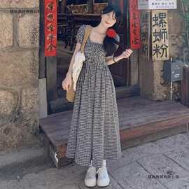 打揽连衣裙女2026夏季新款格纹收腰显瘦度假裙时尚海边沙滩气质裙