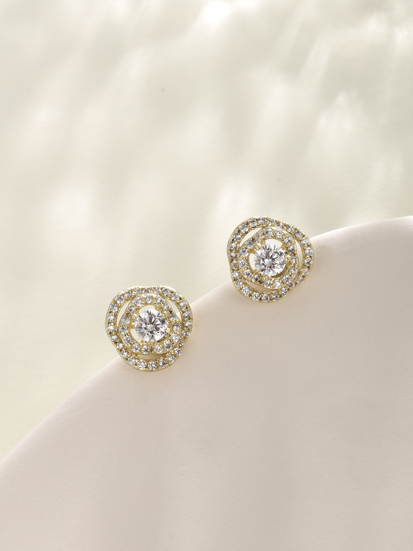 14K color Xuping joyería geometría estrella de amor auriculares de zircón ligero de lujo nicho sensación de mujer