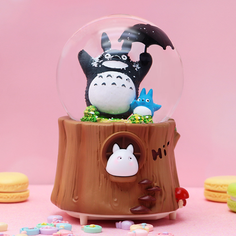 Anime japonés mismo estilo Crayon Shin-chan y Little White Crystal Ball Music Box Creative Piaoxue Music Box Regalo para estudiantes