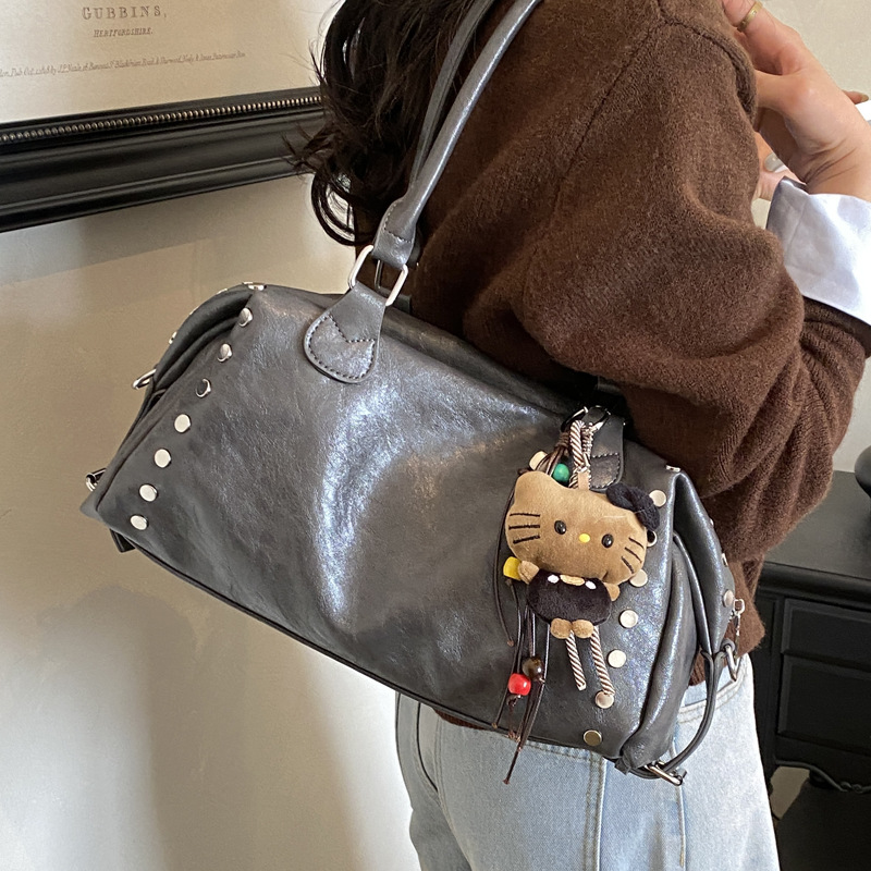 Super trendy baguette-style bowling bag for women, large capacity, 2026 new autumn/winter collection, high-end, lightweight, and stylish Boston bag