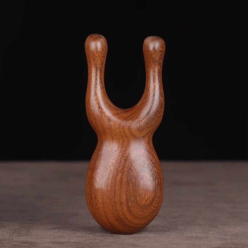 檀木マッサージの目の周りのカエルマッサージ器は耳の神器をこすります。|undefined
