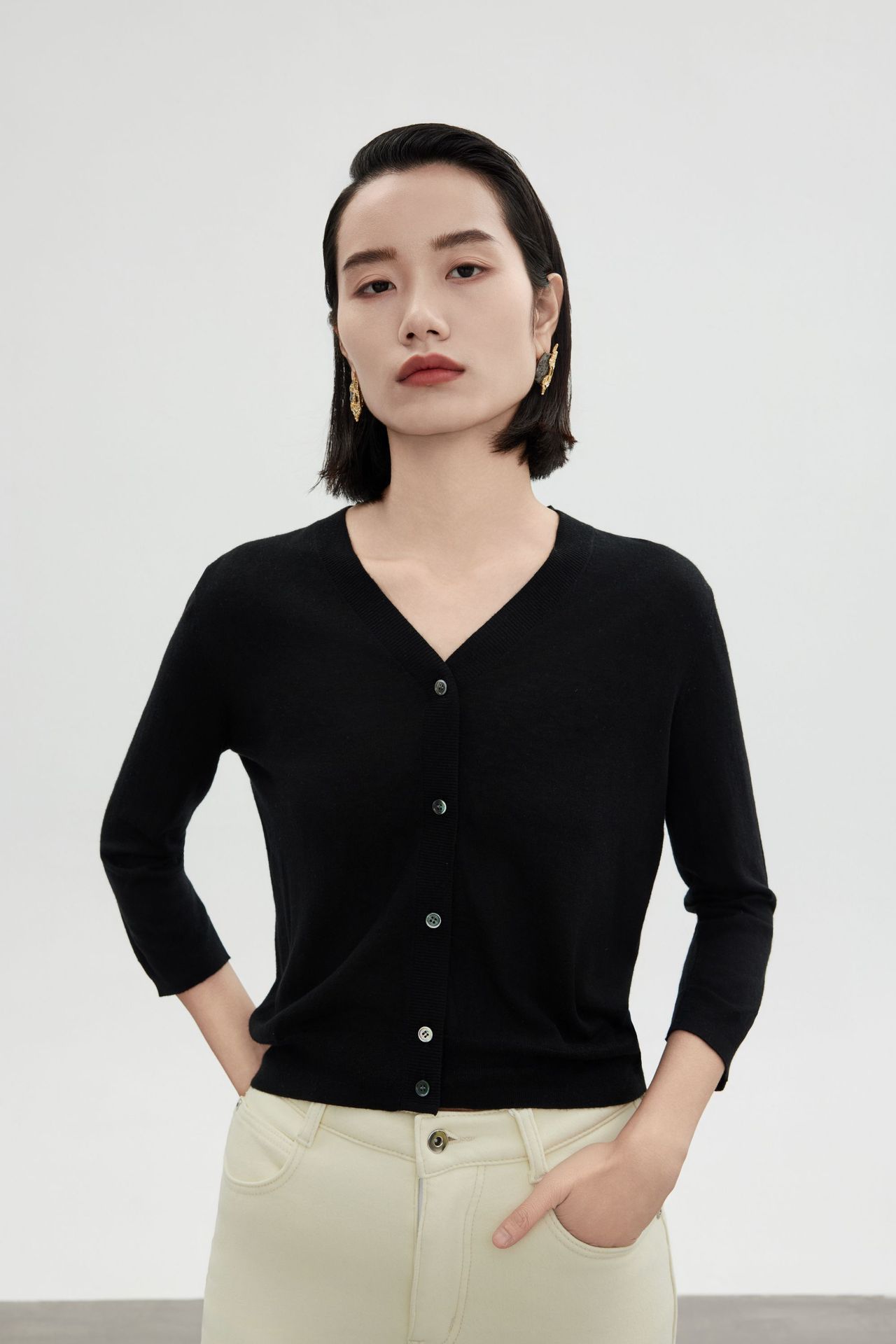 검은색