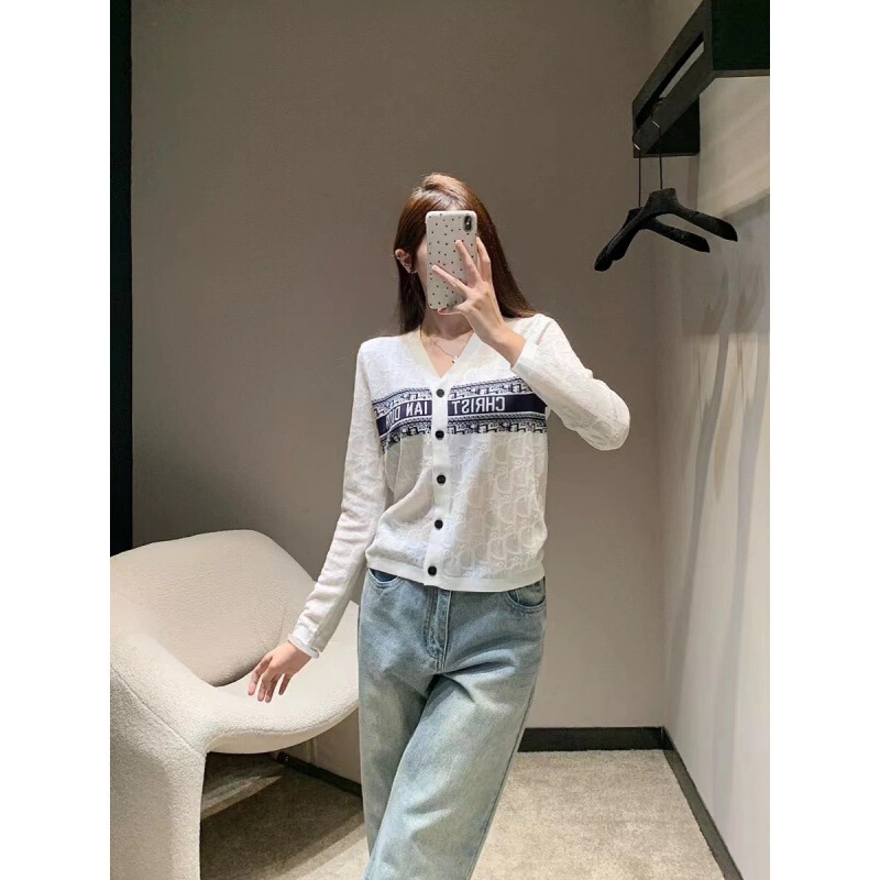 Shenzhen Nanyou High Version V-Neck Embossed Letters Single-Breasted Knitted Cardigan with Loose Upper Body, Fashionable, Simple and Casual