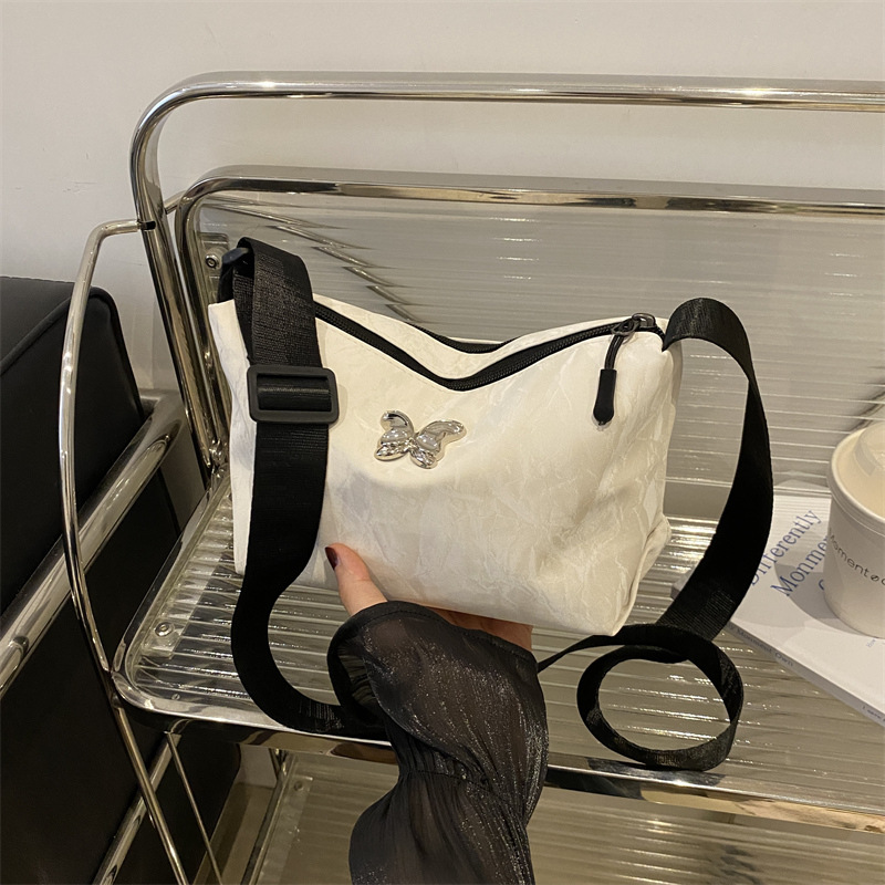 Bolso relajado para mujeres de gran capacidad 2024 nuevo verano versátil bolso de hombro de diseño sensación de bolso de calzado