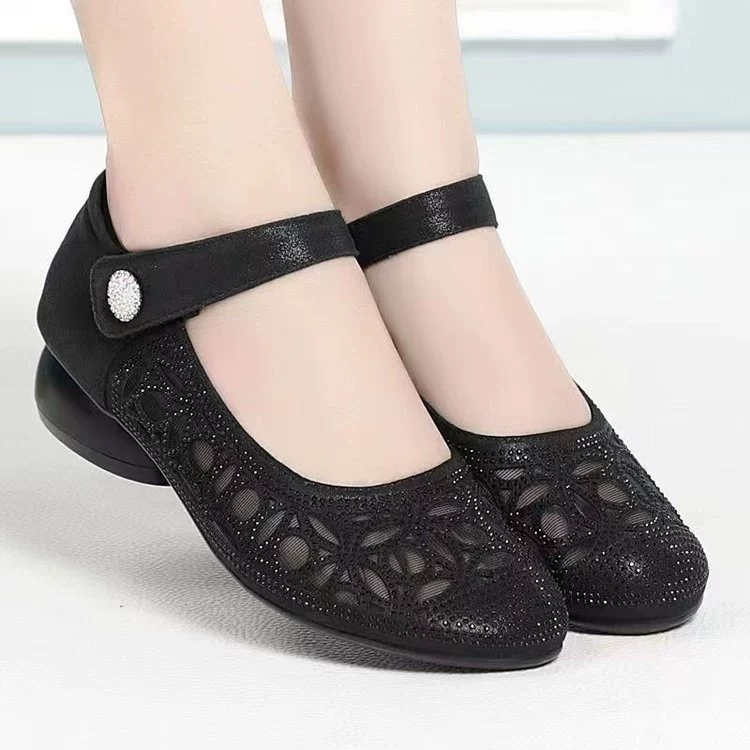 Полые сетчатые пряжи дышащие одиночные туфли на низком каблуке летом 2024 новый стиль горячего сверления дыры липучки женские сандалии кроссовки