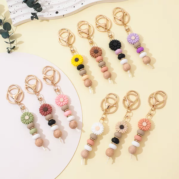 Cross-Border New DIY Daisy Keychain Pendant Handmade Silicone Beaded Bag Pendant Keychain Wholesale