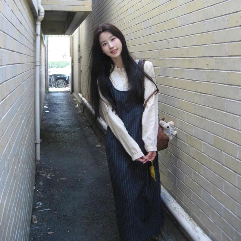 学院風は女装の紺色の毛のセットを着ています。|undefined
