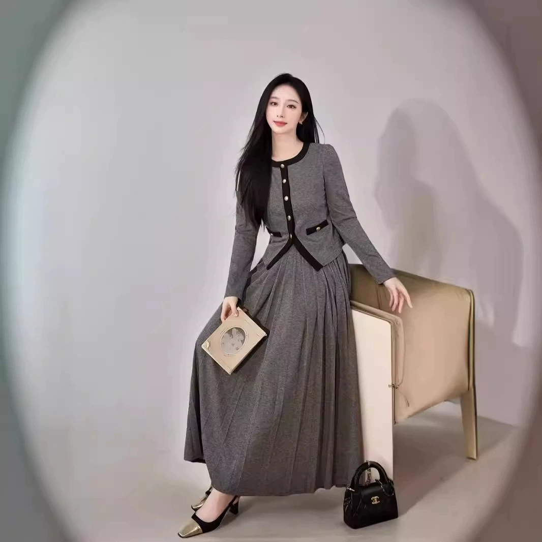 [Готовый товар] Женский весенне-осенний костюм больших размеров: вязаный топ с длинными рукавами и плиссированная юбка-миди, комплект из двух предметов 6170