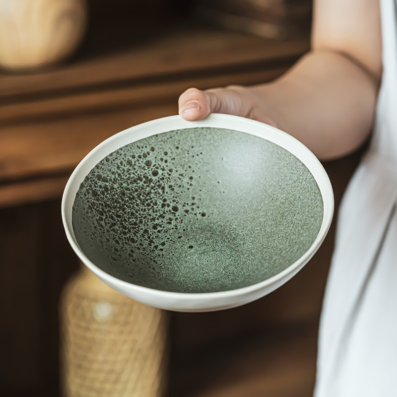Hacer viejos tacos de cerámica blancos de trazo retrógrado caseros platos ramen platos