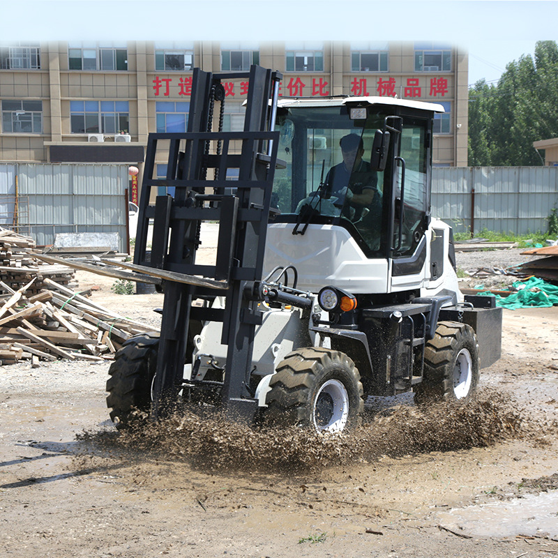 Carretilla elevadora todoterreno con tracción en las cuatro ruedas pequeña carretilla elevadora diesel integrada multifuncional que levanta la carretilla elevadora hidráulica del sitio