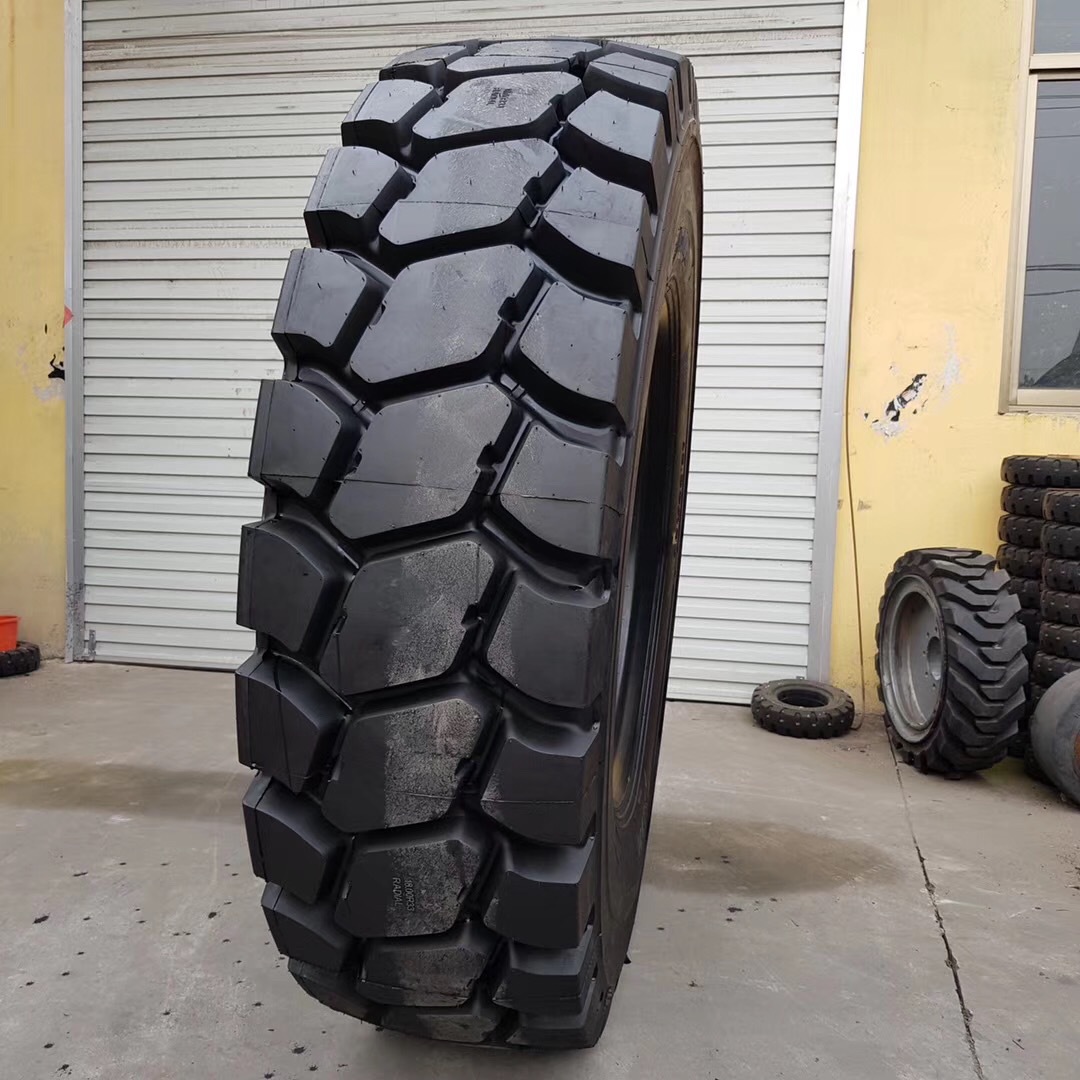 Neumático 18.00R33 del Puerto de las ventas del neumático 1800R33 del camión volquete de la maquinaria de construcción del acero