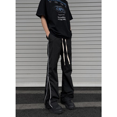 American-style patchwork sweatpants: Loose, casual, breathable, flared-leg design—stylish high-street men's pants with a trendy, versatile vibe.