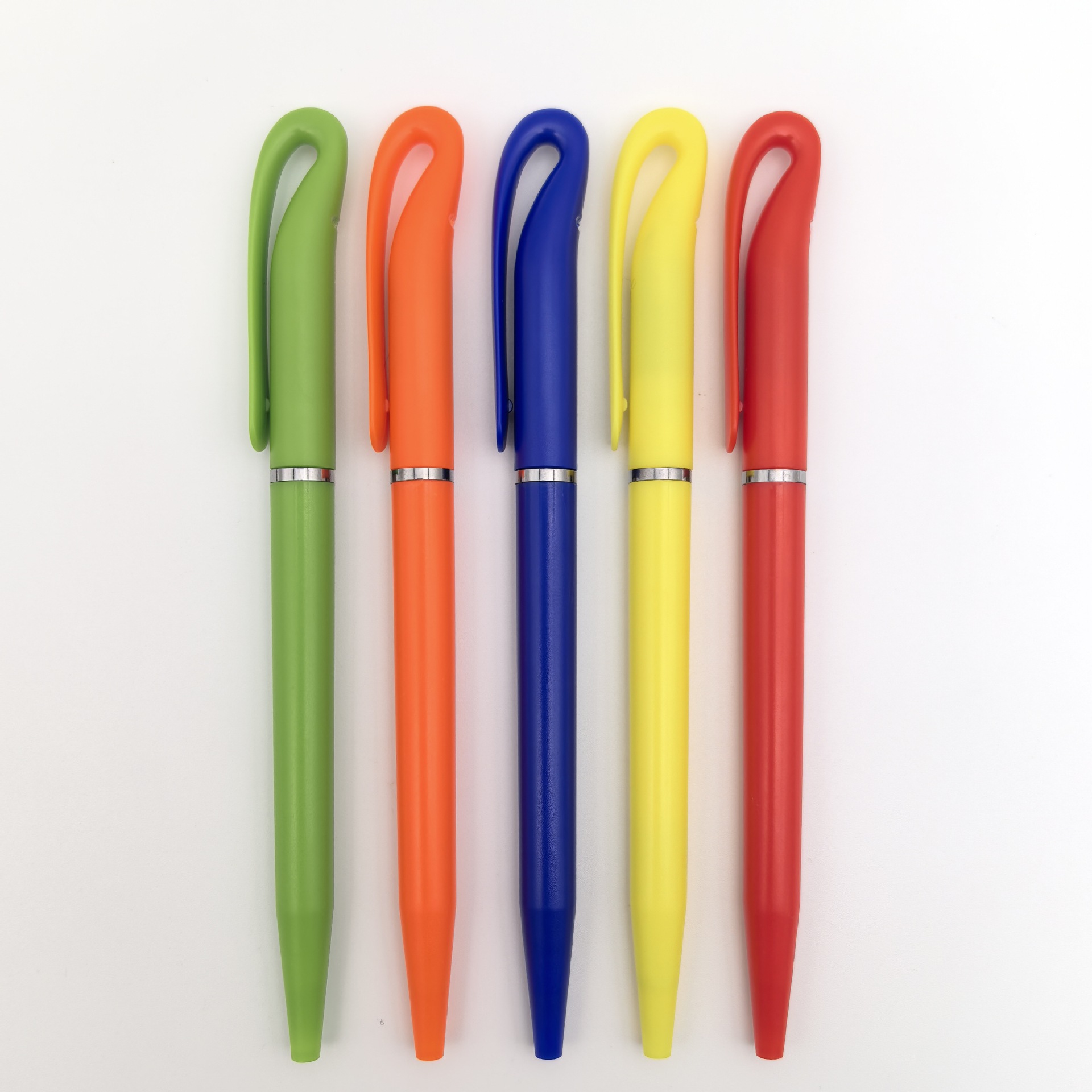 Mayorista colorido forma torsión pequeña pluma de bolas cisne creativa gancho de águila regalos impresión de bolígrafo logo hotel pluma