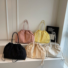 2026新款抽绳尼龙布包大容量纯色腋下托特包小众通勤手提单肩包