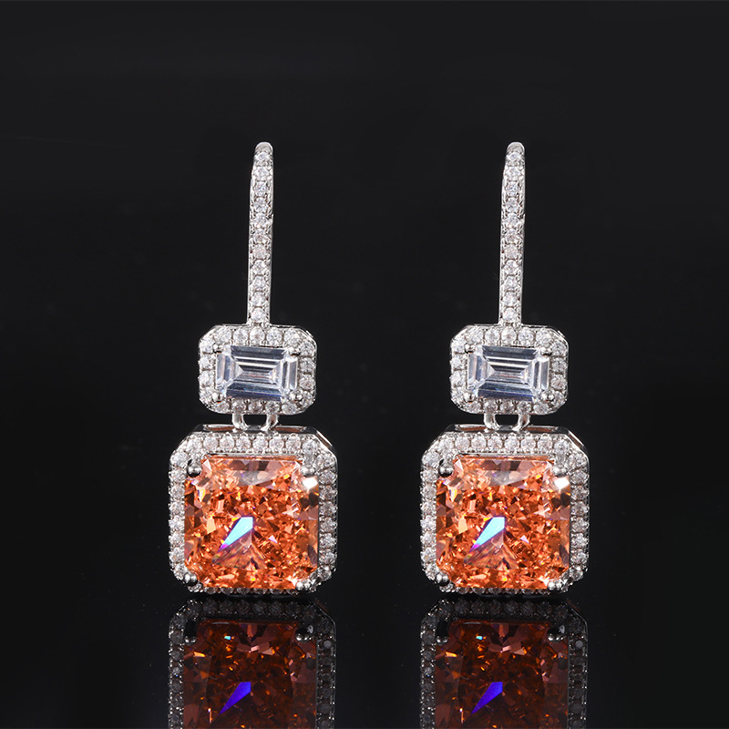 2024 Nueva Zhuang Sheng joyería de cobre inferior chapado en oro de diamantes de alto carbono Flor de hielo Corte pendientes de oreja pendientes de piedra principal femenina 10*10