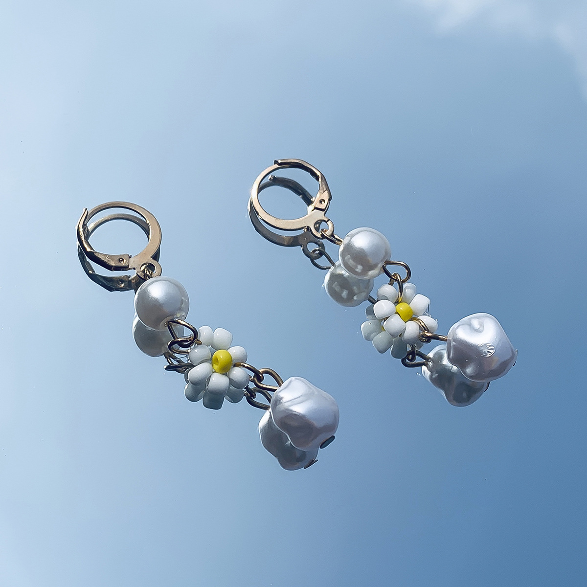 Boucles d'oreilles en forme de marguerite, perles de riz, fraîches et polyvalentes, de style minimaliste, imitant les perles, boucles d'oreilles en forme de fleur de niche_voghion.com