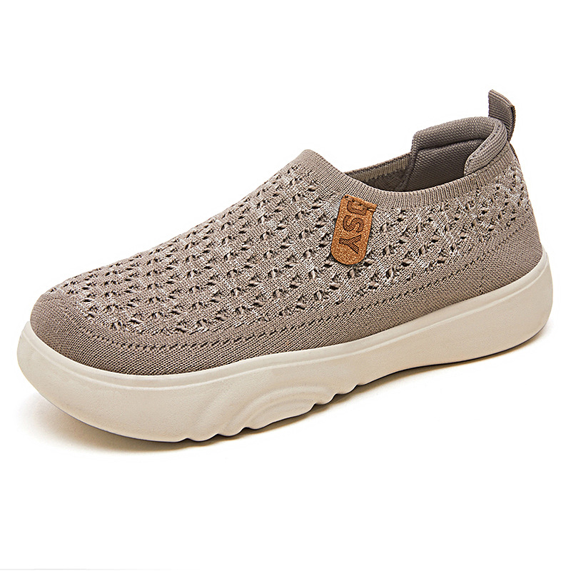 Zapatos de mujer con suela suave no cansen los pies, nuevos zapatos de tela de verano de Beijing viejos zapatos de madres de mediana edad y zapatos casuales.