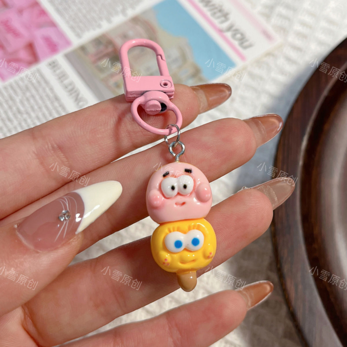 Pequeña tarjeta campana D01 pareja en línea SpongeBob pie estrella de dibujos animados llaveros lindos bolsos de pareja estudiantes