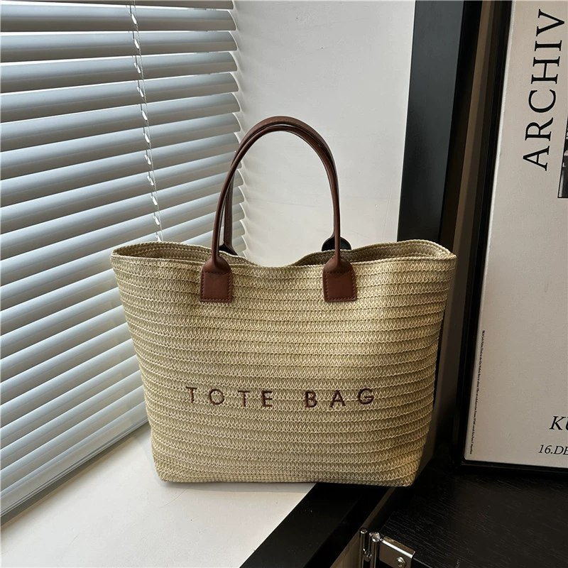 Плетёная соломенная сумка 2025 года, женская, большая вместимость, новая летняя универсальная сумка через плечо, простая текстура, пляжная сумка для моря