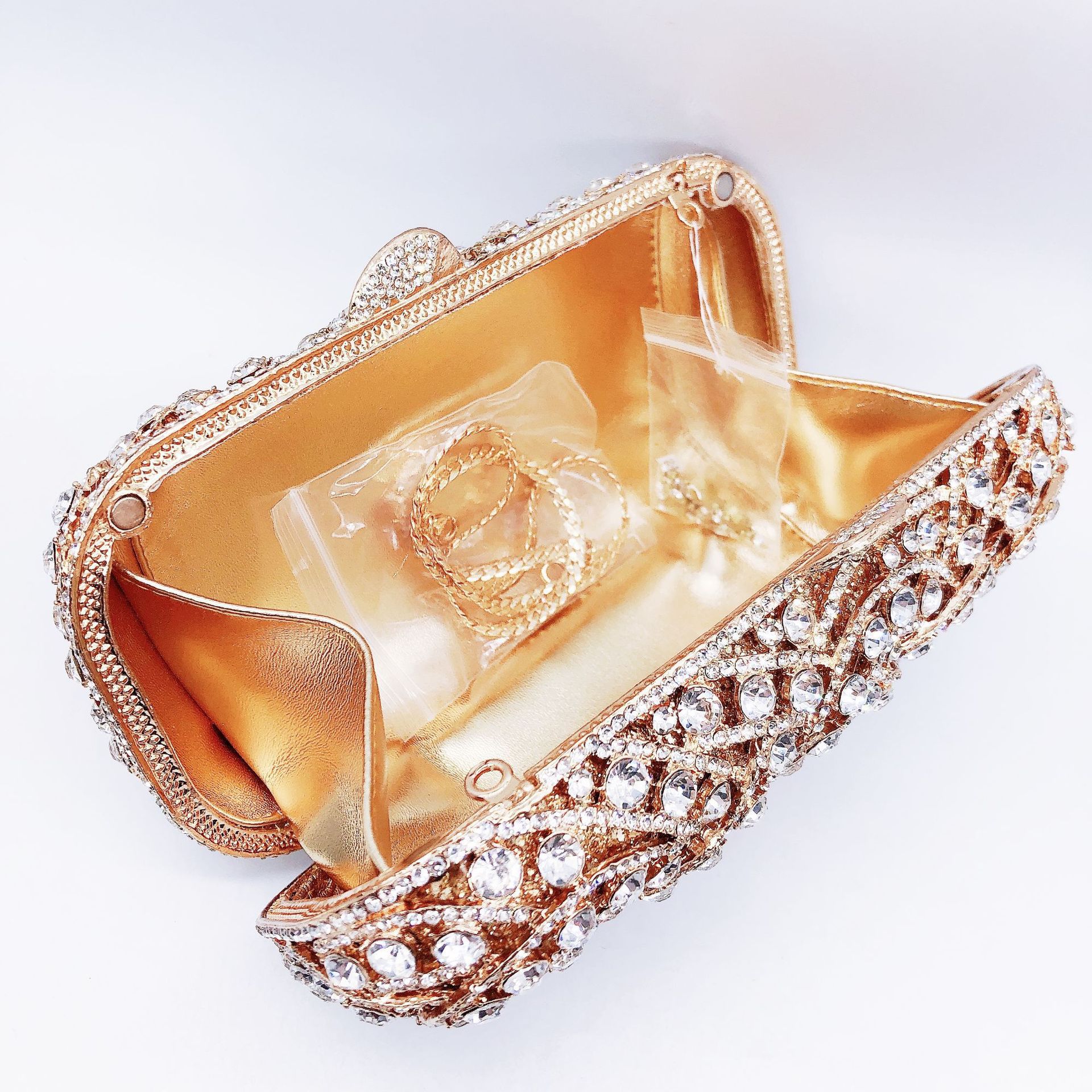 Transfronterizos nuevos bolsos de cena de diamantes de cadena de código bolsos tridimensionales de moda bolsos de banquete europeos y estadounidenses bolsos de mano de diamantes clutch new