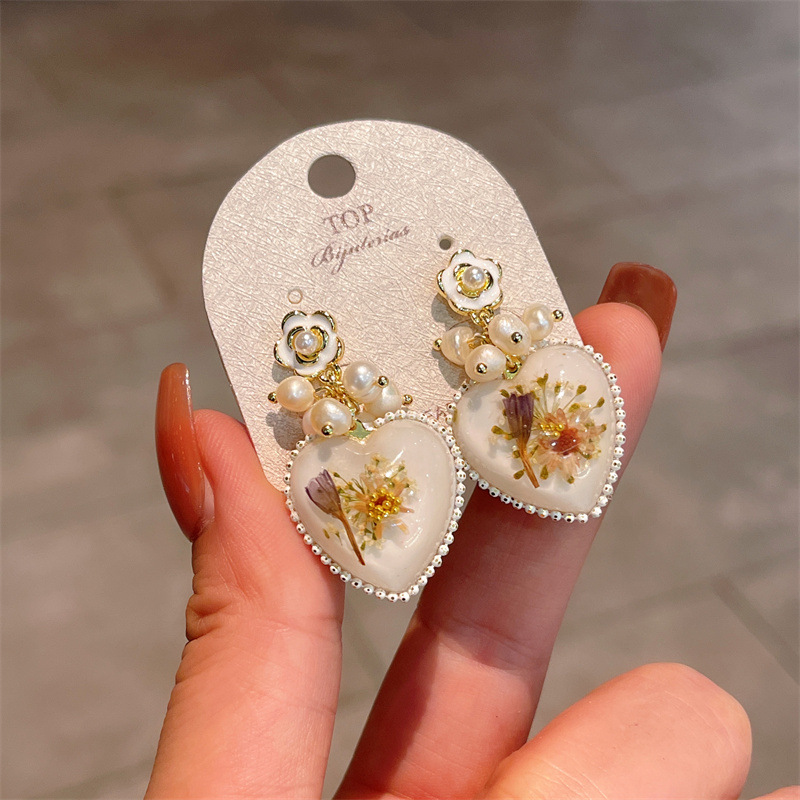 Resin, Freshwater Pearl, Copper Material Heart Shape Pattern Women's Gender 1 Pair Simple Style Classic Style Heart Shape Inlay Resin Freshwater Pearl Copper Pearl Drop Earrings