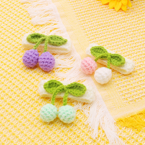 New spring pet wool collar hand-knitted wool cherry collar adjustable cat and dog knitted accessories