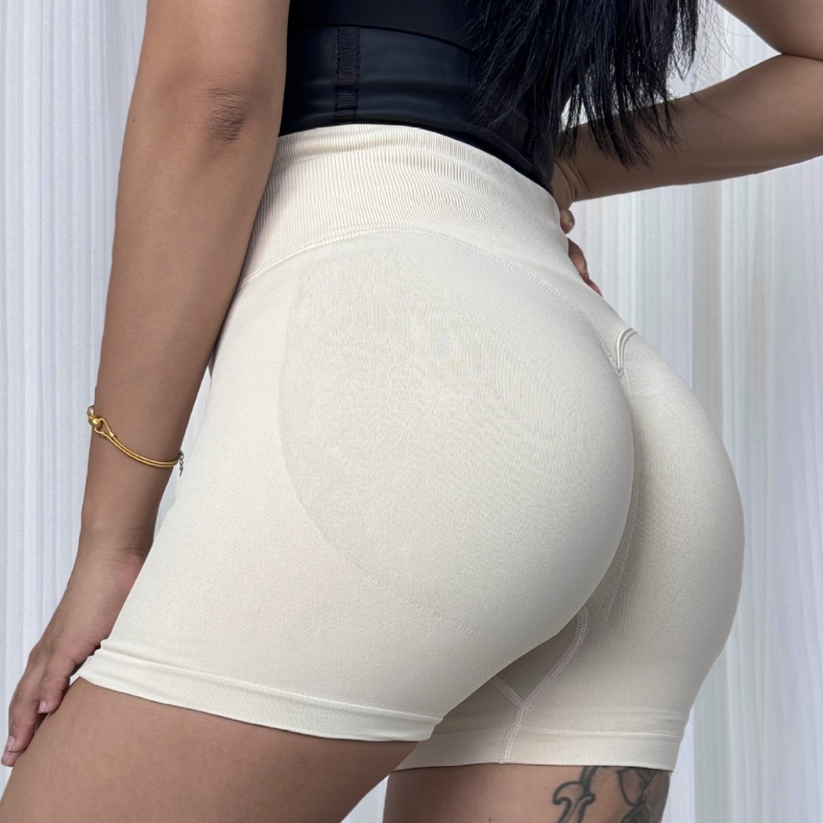 クロスボーダーdyfシームレスフィットネスヨガショートパンツ女性三分丈パンツハイウエストピーチヒップアップタイトなスピードドライスポーツランニング