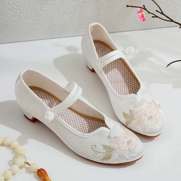 Huanyan/2024, новые туфли с вышивкой в этническом стиле и внутренней утяжеленной юбкой с конским лицом, женские туфли на плоской подошве с острым носком, туфли Cheongsam, туфли для кадриль