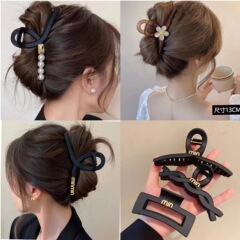 高級感のある黒の超大型アルファベットのヘアピン2025新型後頭部クリップ気質サメクリップ髪飾り